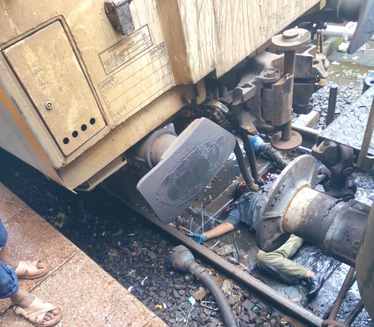 Instead of launching Vande Bharat Trains, make automatic train coupling mandatory across all trains. Let’s fix the basics first, then aim for luxury.

#TRAIN #TrainAccident #Bihar
"RIP Sir" "Rest in Peace"