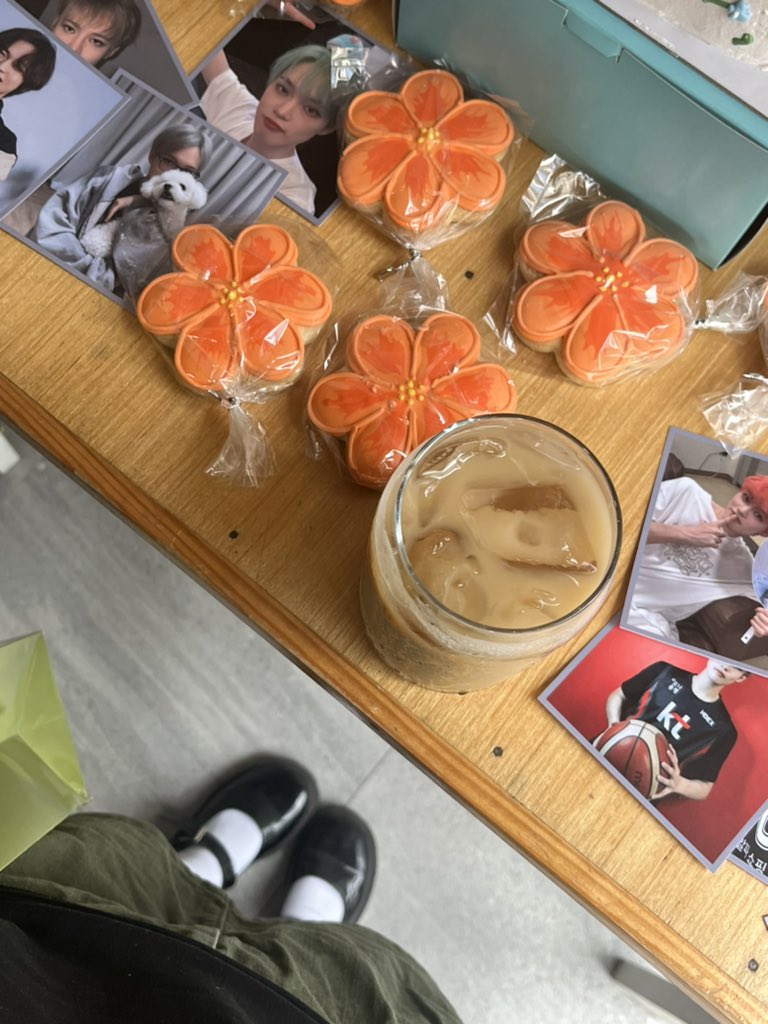 makremlee's tweet photo. 1/3(?) lele cse this month !! had fun with my cse buddies, love LOVE the unlimited photobooth ><. Thank you for the freebies as well !!
#BloomWithCHENLE https://t.co/8AsE4zHUwy