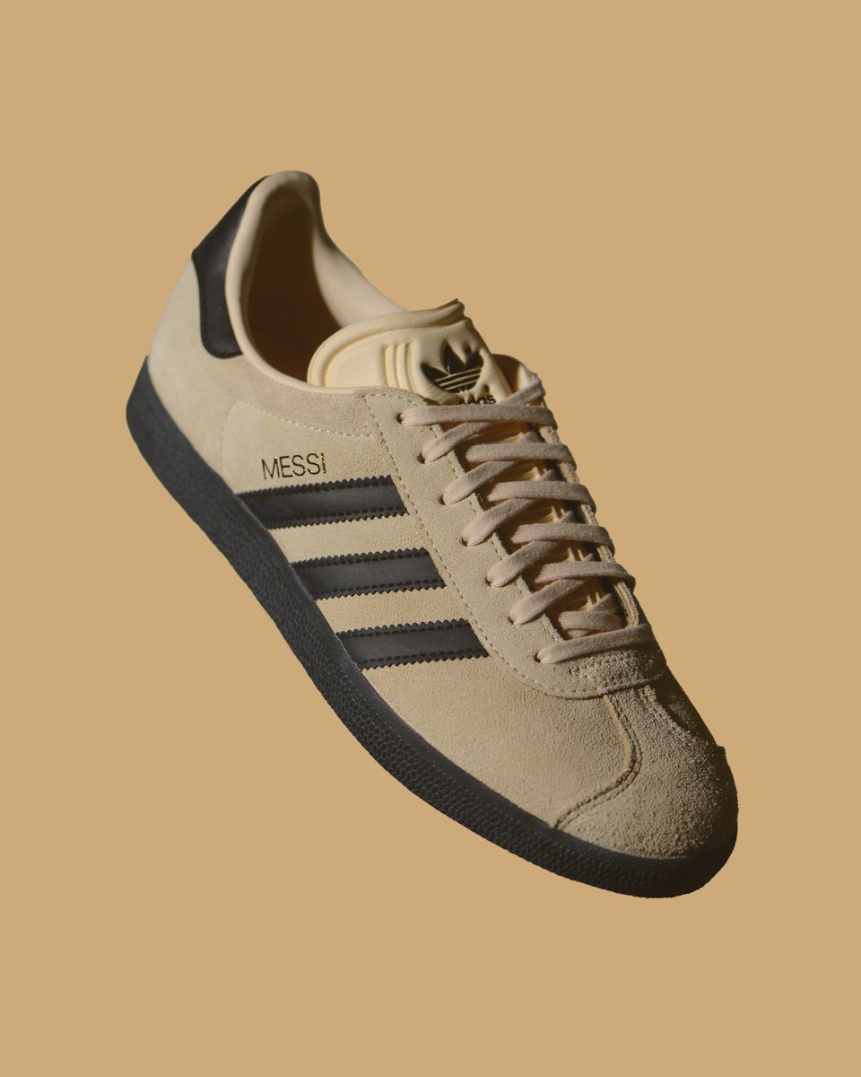 Bring Messi’s legendary style to every game with these limited-edition adidas Samba Cleats! ⚽
🔗 Available at wrongweather.net/shop?page=1&na…

#adidasSamba #Messi #SoccerStyle #GOAT #FutsalReady #WrongWeather