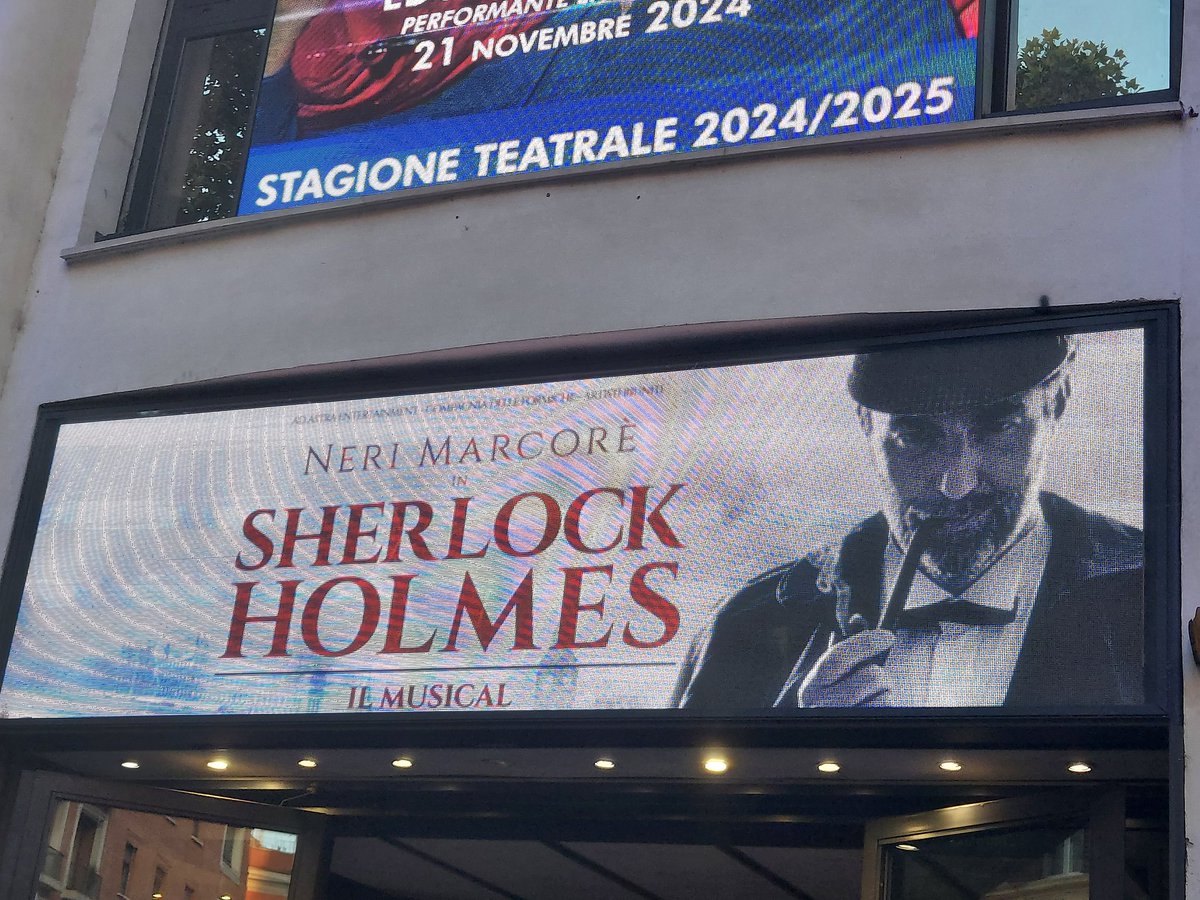 ginevra_80's tweet photo. "Il modo migliore per recitare una parte è quello di viverla"

Nella Londra vittoriana di fine XIX sec., è ambientata la storia del leggendario detective Sherlock Holmes interpretato, oggi, qui al @Brancacciotweet ✨ dal grande @NeriMarcore🔝

#BuonPomeriggio 🙂
#10novembre https://t.co/nPE4b6dmwq