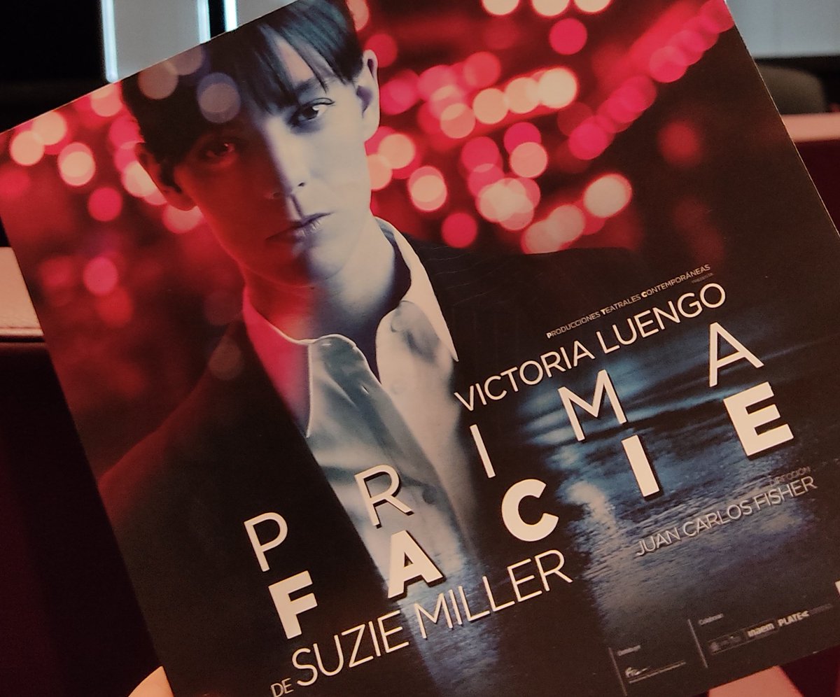 Poques vegades el públic abandona la platea en silenci. Després de veure #PrimaFacie necessites una bona estona per atrevir-te a articular alguna paraula sobre l'obra, no només per la història (que et remou completament) sinó també pel que fa la <a href="/vickyluengo/">Victoria Luengo</a> a l'escenari.