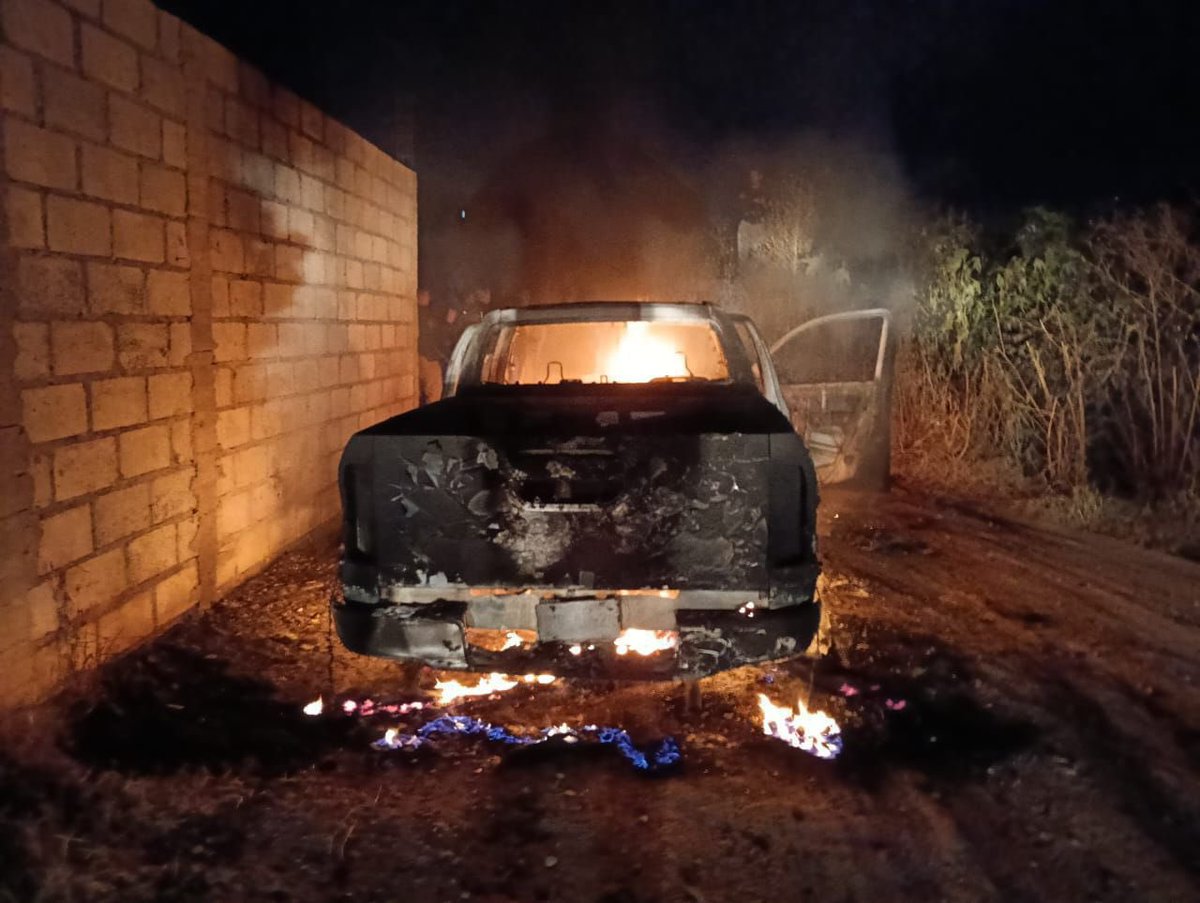 DeMegapro's tweet photo. Lo Mejor que le podría pasar a Mexico es que @realDonaldTrump cumpliera su palabra y declara a los carteles como terroristas sabemos que este gobierno defiende a las carteles que cada día están más descontrolados 

Los echos que pasaron en Queretaro es terrorismo puro @Claudiashein