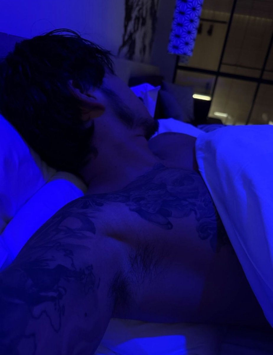 กี้ด!!!!!! เมนพี่ฮิโระตายกันหมด ฮื้อออ😭 กราวใจเกินไปปป ทำไมเรียวตะทำแบบนี้! ทำดีมากก😭