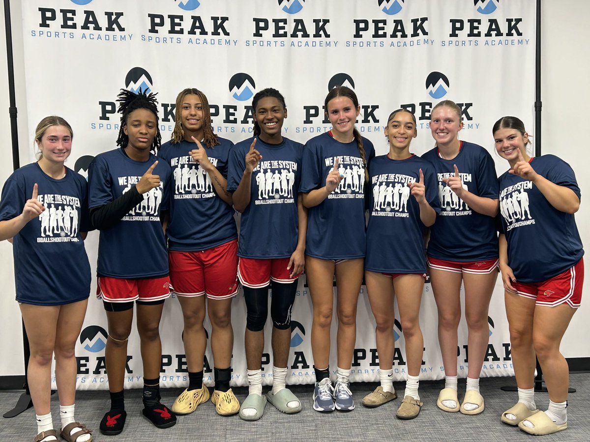 Nice job by our U17 Fall Lady Hawks squad Saturday going 2-0 and capturing the 11th Grade Fall Frenzy tourney title with strong wins over Rise as One and Badeen Basketball High School level teams.  Can't wait for today’s Hoop Group games ... Go Lady Hawks!!!