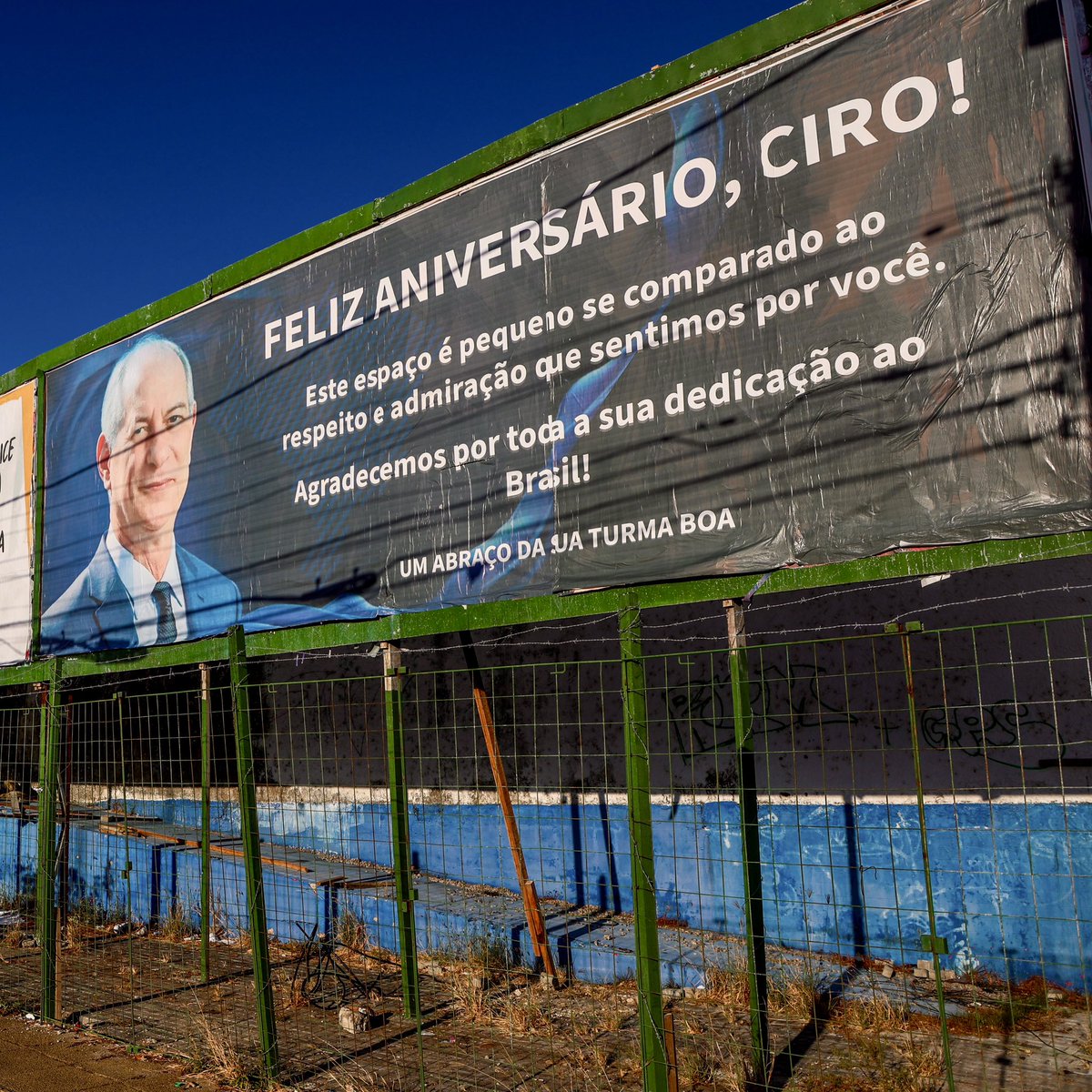 Fui surpreendido na semana do meu aniversário com essa homenagem da minha querida turma boa: outdoors espalhados nos quatro cantos de Fortaleza, um presente que jamais esquecerei! Obrigado a todos e todas pelo carinho e por seguirem divulgando as ideias do Projeto Nacional de