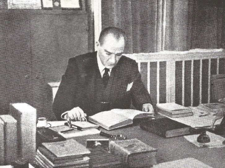 htcrbc16's tweet photo. Türkiye Cumhuriyeti’nin kurucusu Mustafa Kemal Atatürk’ü saygı, sevgi, minnet, özlem ile anıyoruz. Eşsiz lLider, Türk’ün Büyük Ata’sı. https://t.co/9ndHY8dSEs