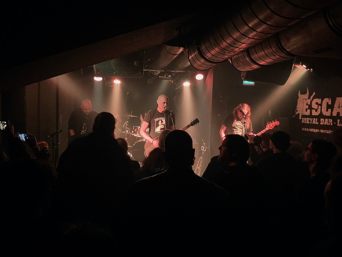 Like x-mas for doomed heavy and heavy doom: #doomovervienna w/ #mirrorofdeception #shever <a href="/BITTERDUSK/">BITTERDUSK</a> #cosmicplunge and #kerbmaldarr at <a href="/EscapeVienna/">Escape</a> 

>> stateofguitars.net/doom-over-vien…

#bitterdusk #escapemetalcorner #doom #doommetal #metal #deathdoom #funeraldoom #live #stateofguitars