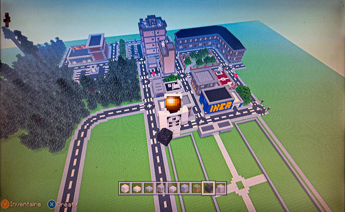 SoloWear's tweet photo. On reprend la construction de la ville #MinecraftXbox360 https://t.co/yOvh4syAEq