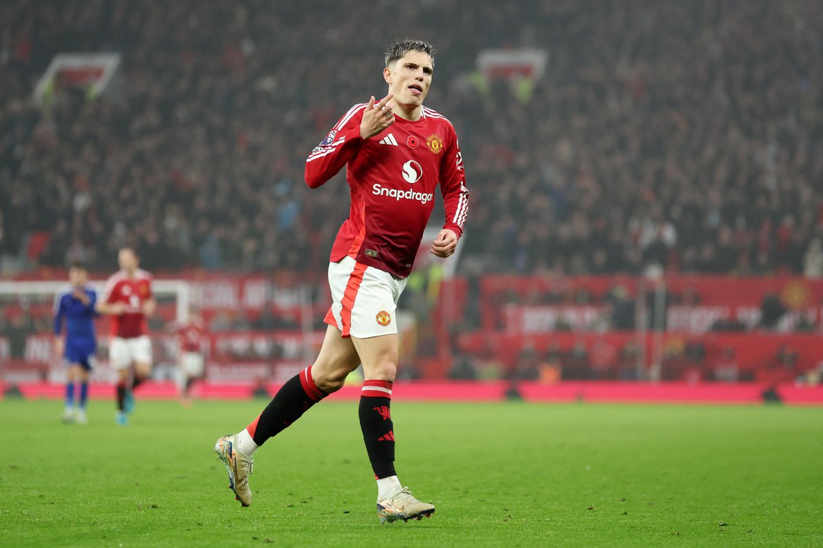 ManUtd's tweet photo. That's our boy 🇦🇷❤️ https://t.co/a4HqJ7HMSq