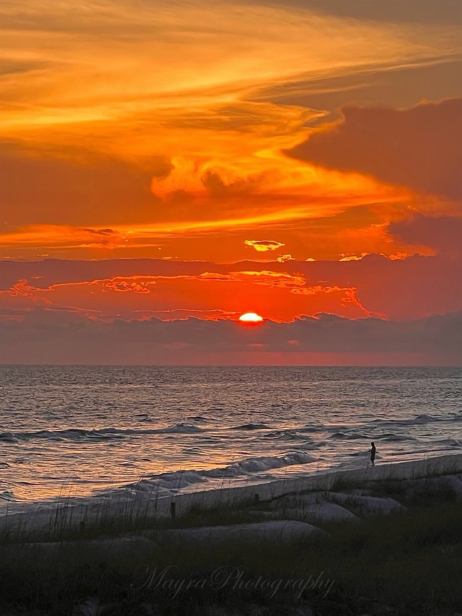 ᗰᗩƳᖇᗩ tweet media