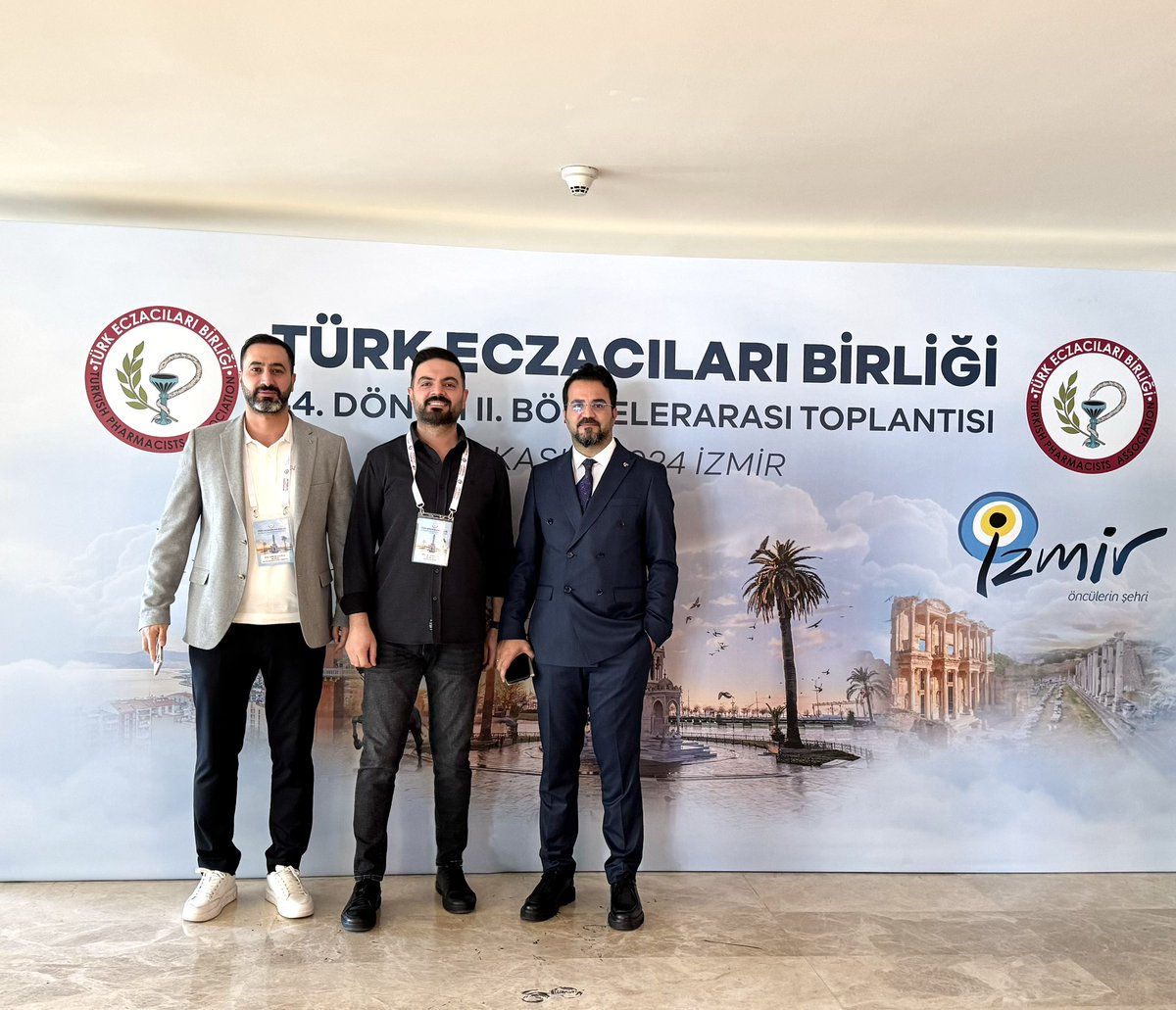 7-8-9 Kasım tarihlerinde İzmir’de gerçekleşen Türk Eczacıları Birliği 44. Dönem 2. Bölgelerarası toplantısına yönetim kurulumuz ve delegelerimiz ile katılım sağladık.