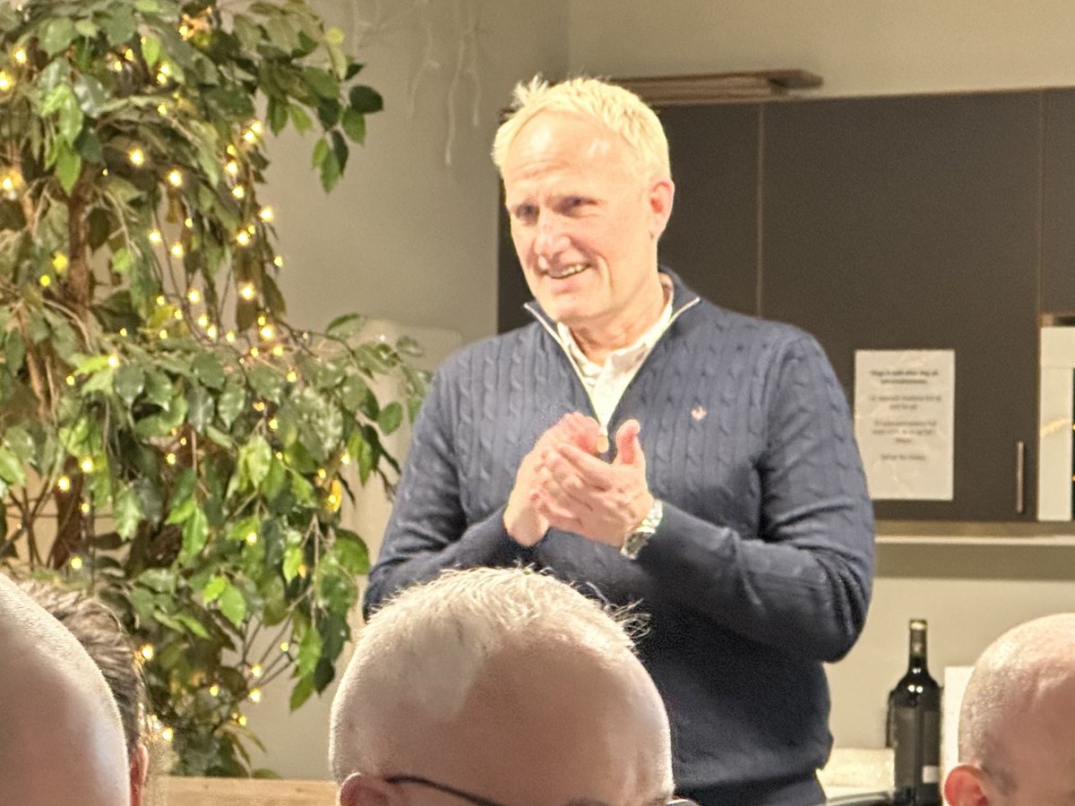 Julebordet 2024 vart ein suksess!

Tusen takk til Tone Bakke og Martin Natvig frå Sogndal FK! Ein stor takk går også til Gisle Olsen og Erik Flataker frå Sogndal Fotball! Takk til AMFI Sogningen for lån av lokale og Ellevilt for nydeleg mat!

Me gler oss til ein ny sesong i 2025!