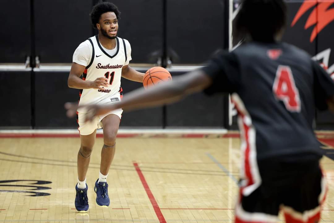 BUZZER BEATER: Inslee Carroll's clutch shot just before time expired lifted the unbeaten SCC Blackhawks to a dramatic 57-56 win over Three Rivers.

mississippivalleypublishing.com/the_hawk_eye/c…