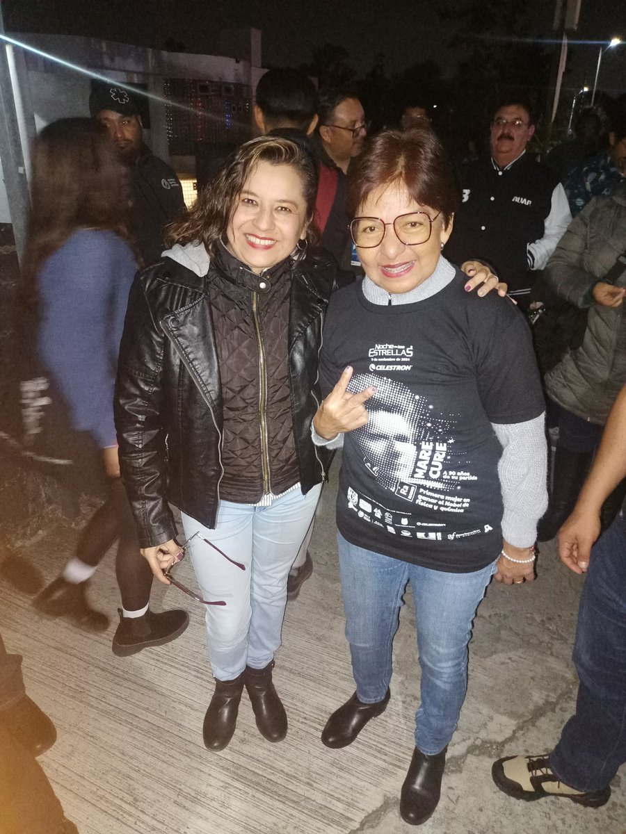 lzzyVe's tweet image. El día que me mandaron a saludar a la máxima autoridad de mi alma mater. Dra. Lilia Cedillo. 
#OrgullosamenteBUAP