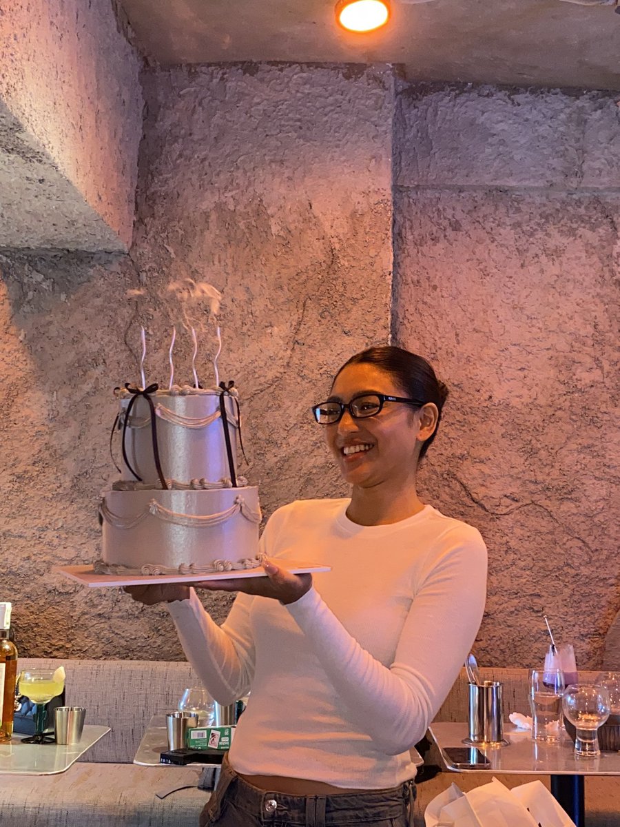itgirlnadine's tweet photo. this is so cute 🥹 ily birthday girl! 💕 https://t.co/7E4PhMyTzl