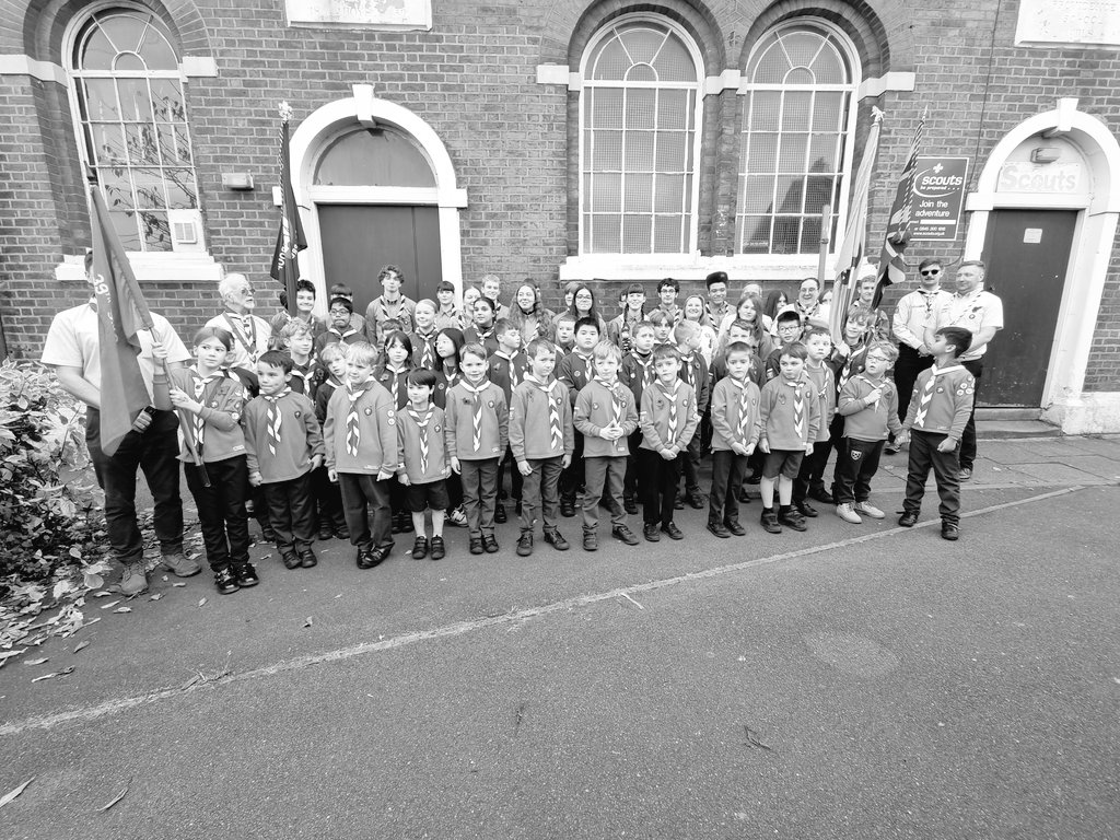 Sandbach was full this morning, as we paraded towards the war memorial in town and laid a wreath to commemorate the fallen.

Important that we joined forces with 39th Sandbach Beavers, Cubs and Scouts too.

 #RemembranceSunday
