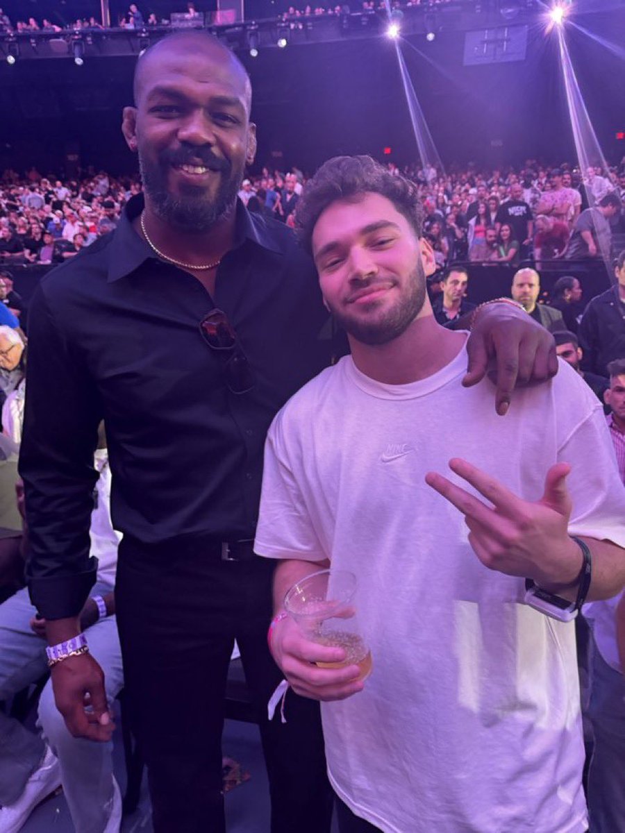 oFdCLIPS's tweet image. Adin is set to make his return on Thursday or Friday, accompanied by UFC fighter Jon Jones 👀….