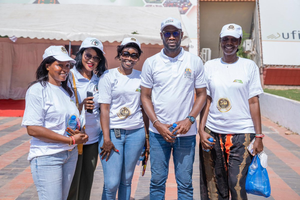 sonkoiennes's tweet image. Samedi 9 Novembre 2024Les Sonkoiennes Worldwide🌍ont répondu à l’invitation de Mr Justin , le DG de le CICES aux opérations de nettoyage et d’embellissement en prélude de la #Fidak 2024 qui se déroulera du 28 Novembre au 15 Décembre
#50ansfidak
Toujours dans l’intérêt du Sénégal