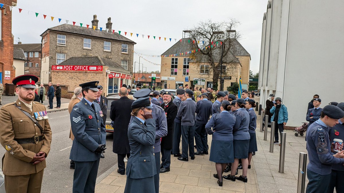 GregMerseyexile's tweet photo. Fabulous turnout for the Diss parade. Town thronging with people, great to see, this is just prior to us forming up &amp; marching up the main street (Mere St) to the war memorial. #NeverForgotten  #sama82 #RoyalNavy https://t.co/j6ShmIDyeN