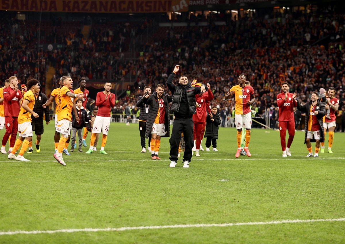 GalatasaraySK's tweet photo. 𝐀𝐢𝐥𝐞. 💛❤️ https://t.co/5RPeMbzYcB
