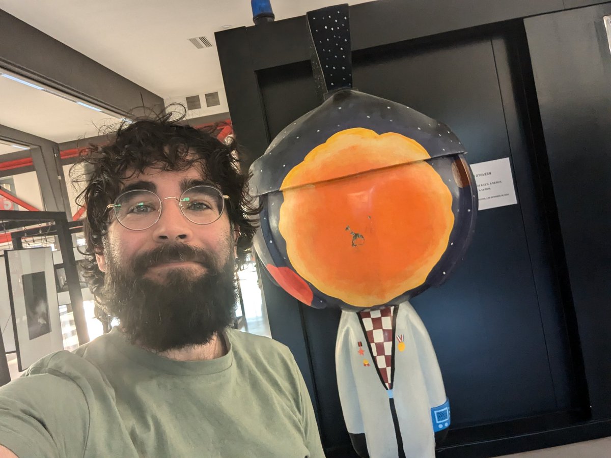 Just arrived to Tarragona and a friendly astronaut welcomed <a href="/jjsaenzde/">Juanjo</a> 🚀 Ready for the SHARP program tomorrow at <a href="/ICIQCHEM/">ICIQ</a>! Two days, two different #scicomm sessions!
✒️ Write more compelling papers
🎙️ Craft talks, presentations and posters that grab your audience's attention!