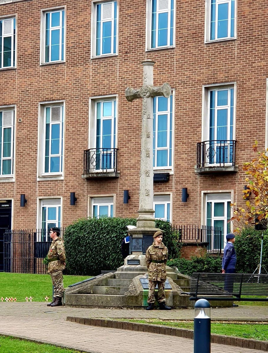 Claires Court CCF were proud to attend today’s Remembrance service in Maidenhead town centre, ahead of the school services taking place tomorrow at #CCSeniorGirls and #CCSeniorBoys. #remembranceday #lestweforget