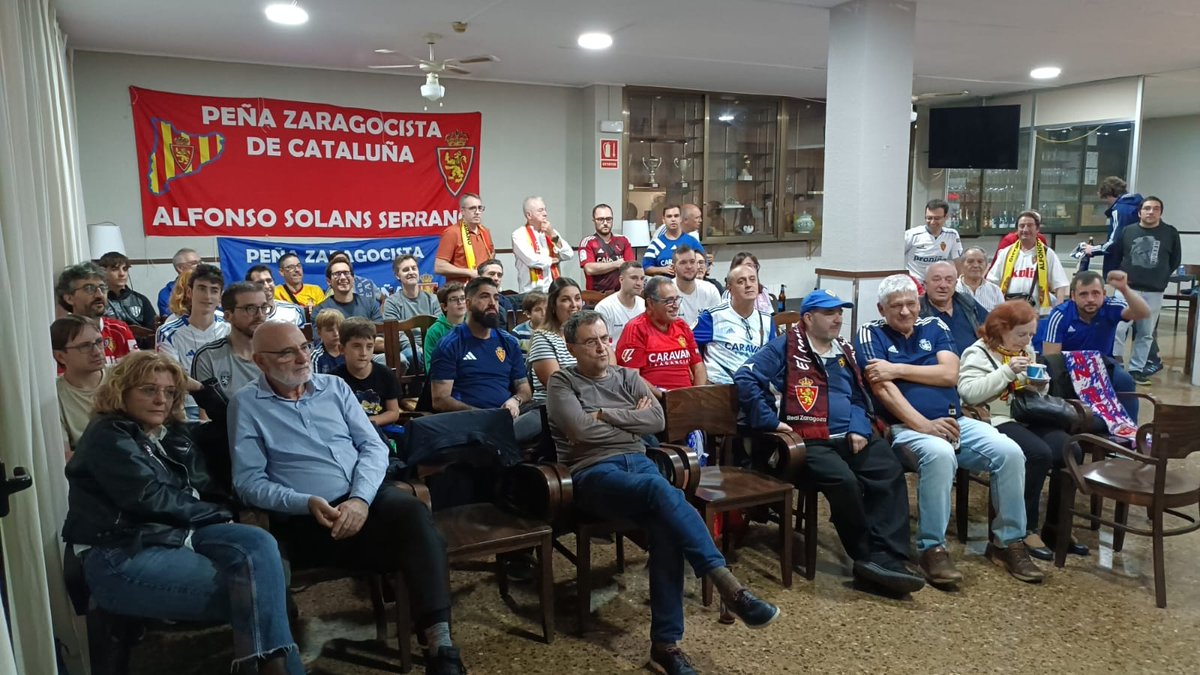 PZaragocistaCat's tweet photo. 🤍💙 Ayer vivimos un ambientazo en la Peña Zaragocista De Cataluña Alfonso Solans Serrano.

🦁 Más de 60 zaragocistas animando a nuestro #RealZaragoza.

💪 Únete a nosotros para disfrutar de nuestro equipo. https://t.co/dN0tydcTQH