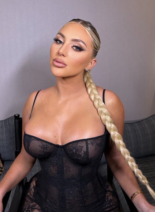 Watch Kayley Gunner's leaked NSFW photo on TwXstars