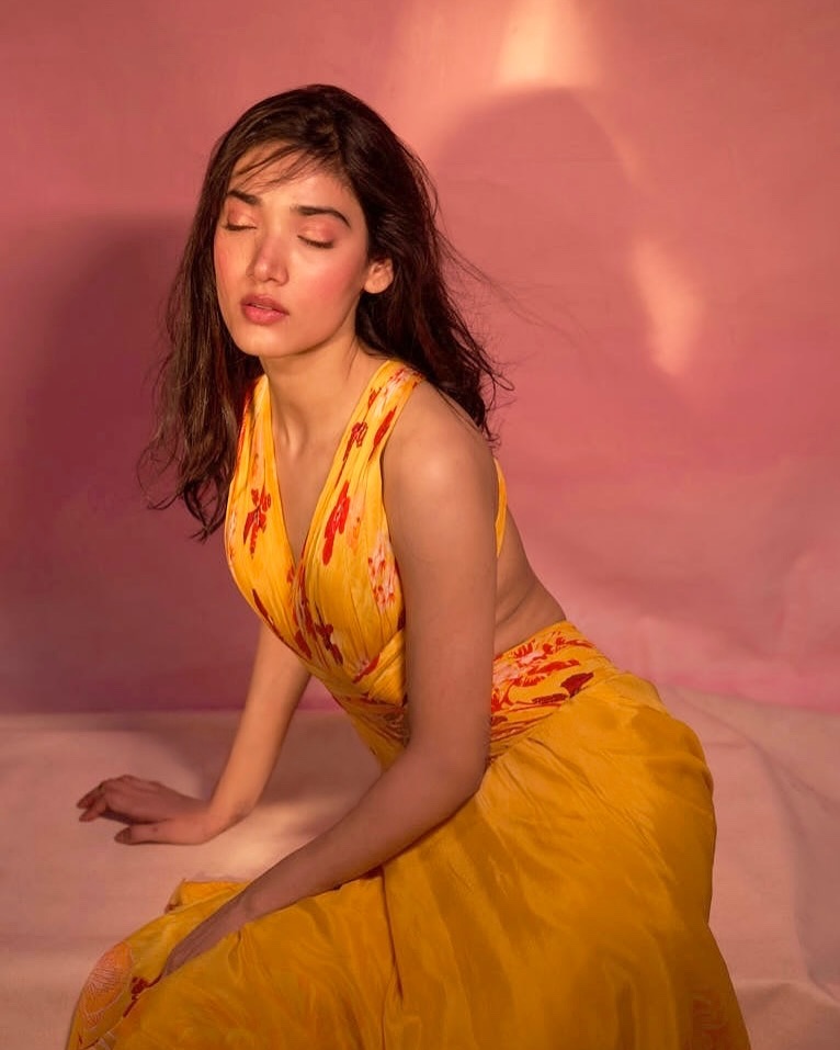 GcCR5ouWsAItzKb?format=jpg&name=medium