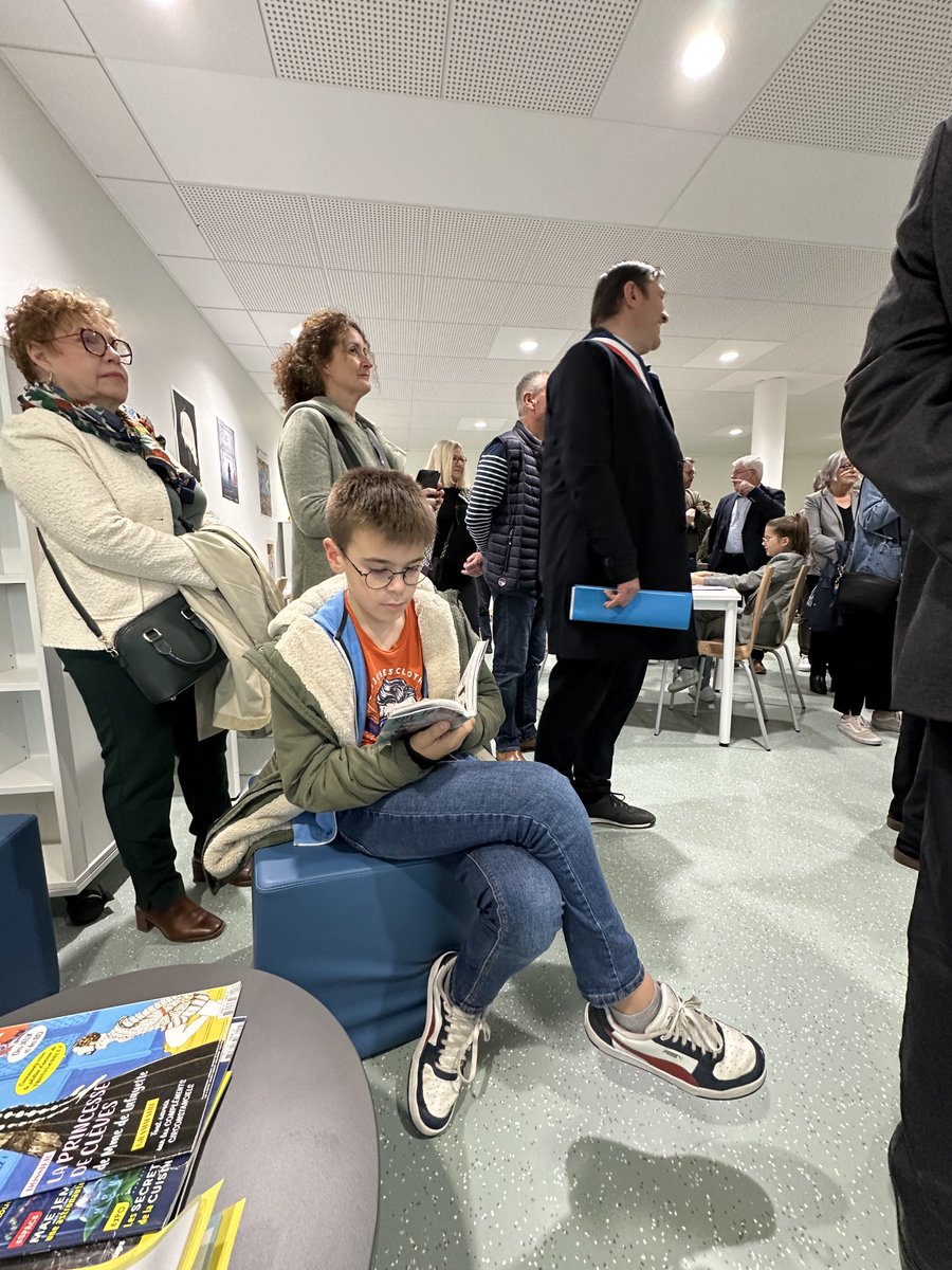 Chaque jour, sachons dire merci aux professeurs des écoles, enseignants, chefs d’établissement, inspecteurs, administratifs, cpe, PsyEn, AESH, AED, équipes de l’enseignement supérieur &amp; de la recherche, équipes de l’académie de Bretagne mobilisés pour nos élèves &amp; étudiants.