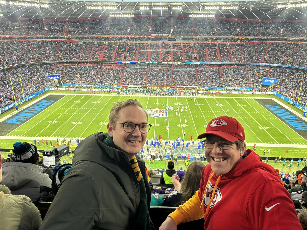Great atmosphere at #NFLMunichGame! 
<a href="/Klaassiegrunn/">Klaas-Jan ter Veen</a> <a href="/NFLopWoensdag/">NFLopWoensdag</a>