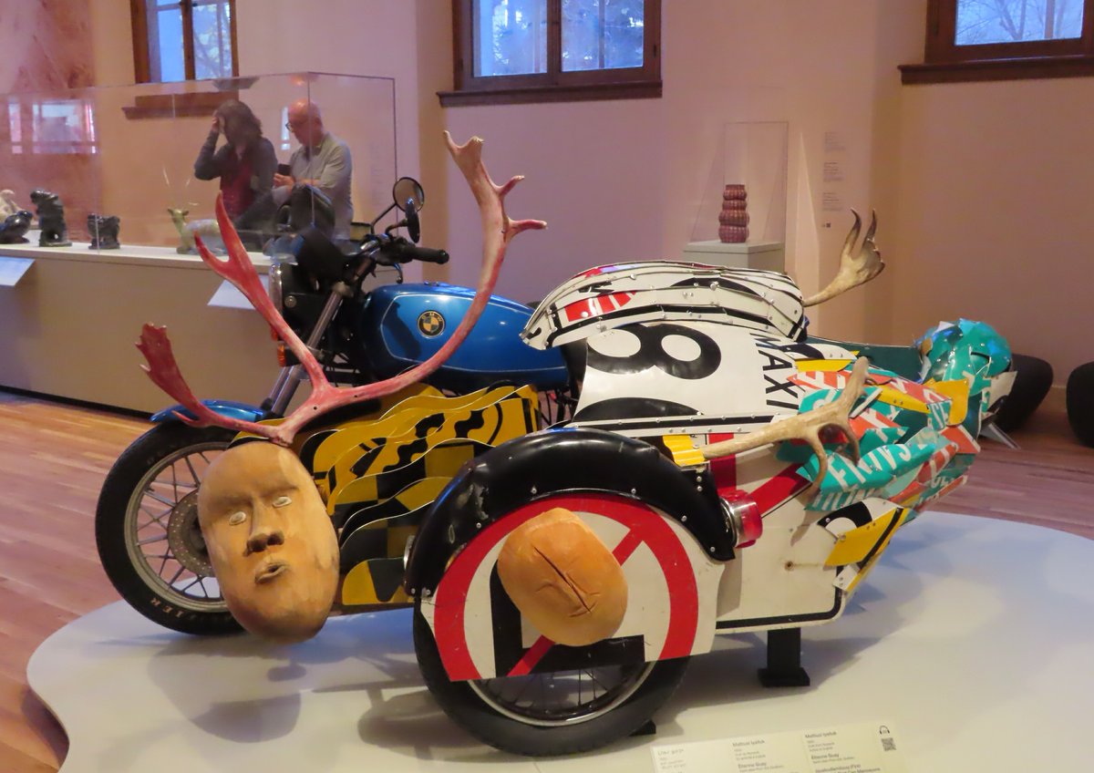 MesQuartiers's tweet image. Félicitation au Musée des beaux-arts de #Montréal pour sa nouvelle présentation d&apos;art Inuit! Un savant mélange d&apos;oeuvres traditionnelles et contemporaines alliant des matériaux comme l&apos;andouiller de caribou, la stéatite et la vertèbre de baleine:
@mbamtl