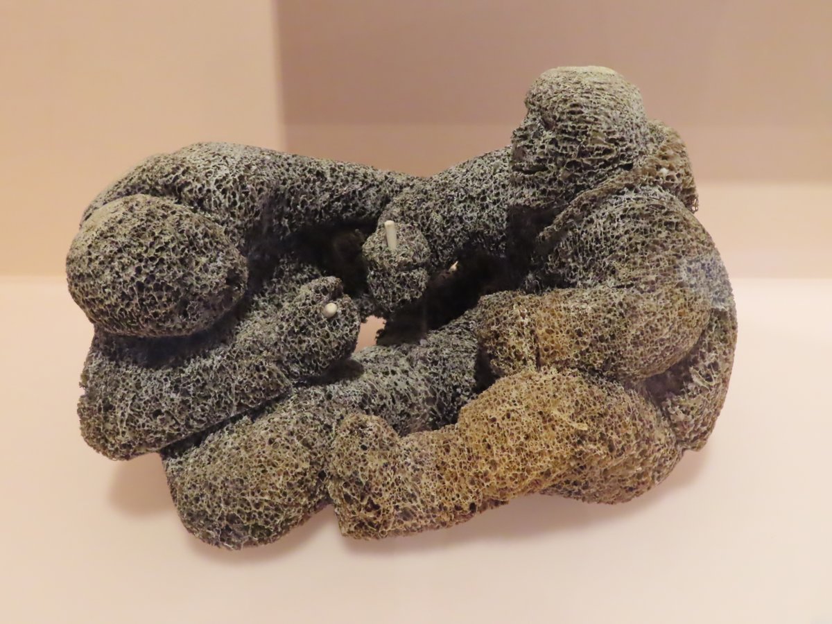 MesQuartiers's tweet image. Félicitation au Musée des beaux-arts de #Montréal pour sa nouvelle présentation d&apos;art Inuit! Un savant mélange d&apos;oeuvres traditionnelles et contemporaines alliant des matériaux comme l&apos;andouiller de caribou, la stéatite et la vertèbre de baleine:
@mbamtl