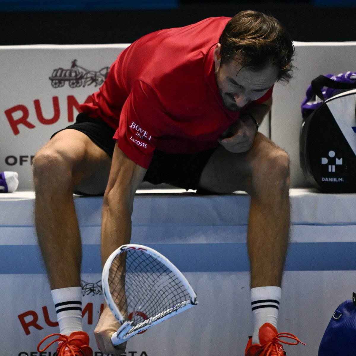 romanbongiorno_'s tweet photo. Daniil Medvedev 🇷🇺: “Spero semplicemente che quest’anno finisca. Sono stanco di lottare. Stanco di combattere con qualcosa che non dipende da me. 
Se uscirò, sarò felice di uscire. Se resterò, sarò felice di restare”. https://t.co/d4wbdkLDZe