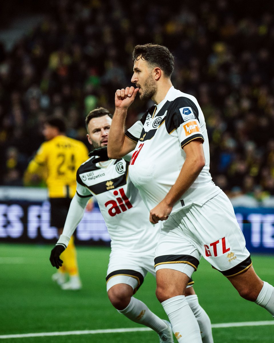FCLugano1908's tweet photo. NON SI MOLLA! 🤍 🖤 
#noibianconeri #fcl #fclugano #CSSL #YBLUG https://t.co/oORQ2UVu2r