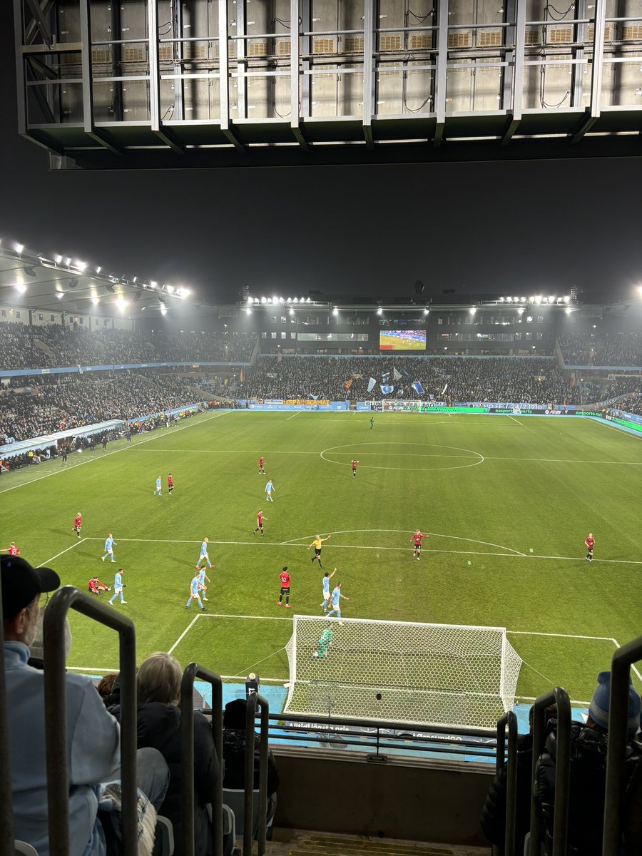 mandelmann77's tweet photo. Fotboll ska ses live! #mff #diblåe https://t.co/f3CfAhpfE4