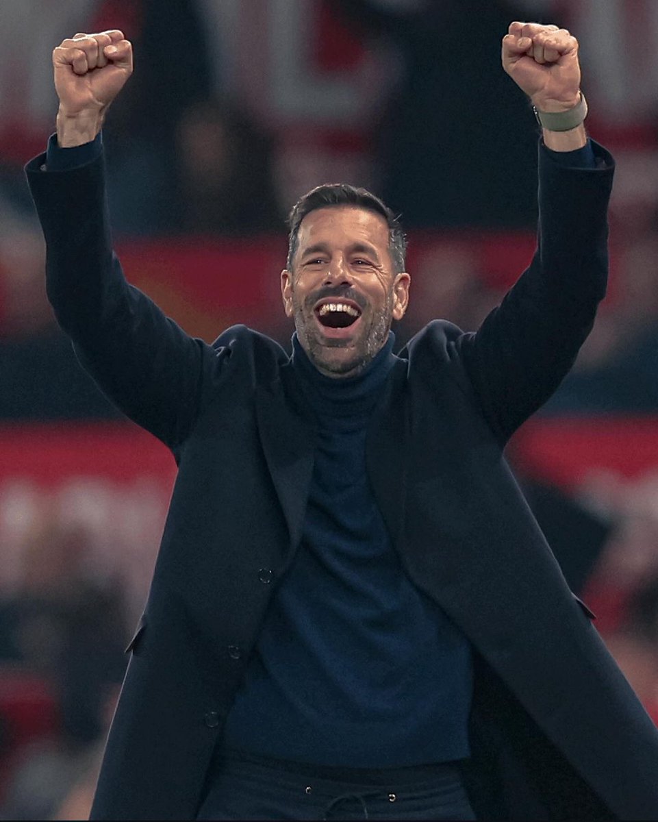 جلوووري جلووووري مان يونايتد وداعاً رود فان نستلروي 🥰🥰🥰