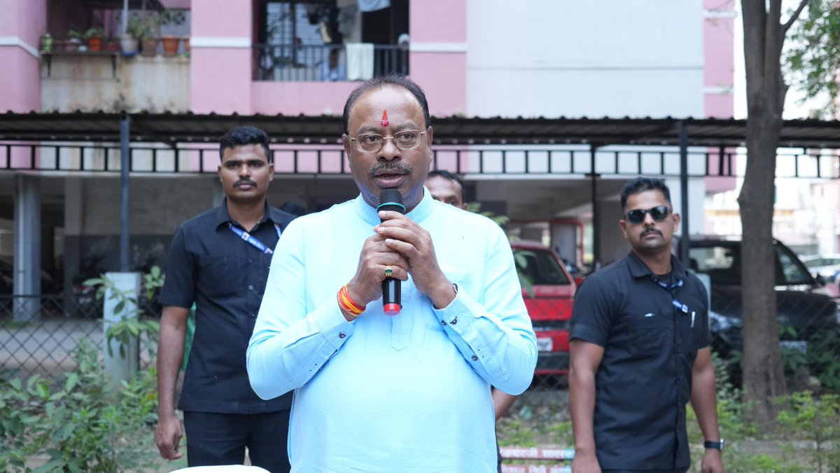 cbawankule's tweet photo. 🟧10   - 11 - 2024 |  पिपळा | नागरिकांशी संवाद 

कामठी - मौदा विधानसभा मतदारसंघातील बेसा - पिपळा नगरपंचायत अंतर्गत अथर्व हेरिटेज बिल्डिंग, नाना नानी पार्क, पिपळा येथे कार्यकर्ते व नागरिकांशी संवाद साधला. सर्वांमध्ये भाजपा - महायुती सरकारच्या कामाबद्दल समाधान आहे व येत्या विधानसभा निवडणुकीत सर्वजण पुन्हा एकदा भाजपा महायुती - सरकार राज्यात आणण्यासाठी उत्सुक आहेत, याचा प्रत्यय यावेळी आला.

#BJP #Maharashtra #ChandrashekharBawankule #MaharashtraElections2024 #MaharashtraAsemblyElections #MahayutiForMaharashtra