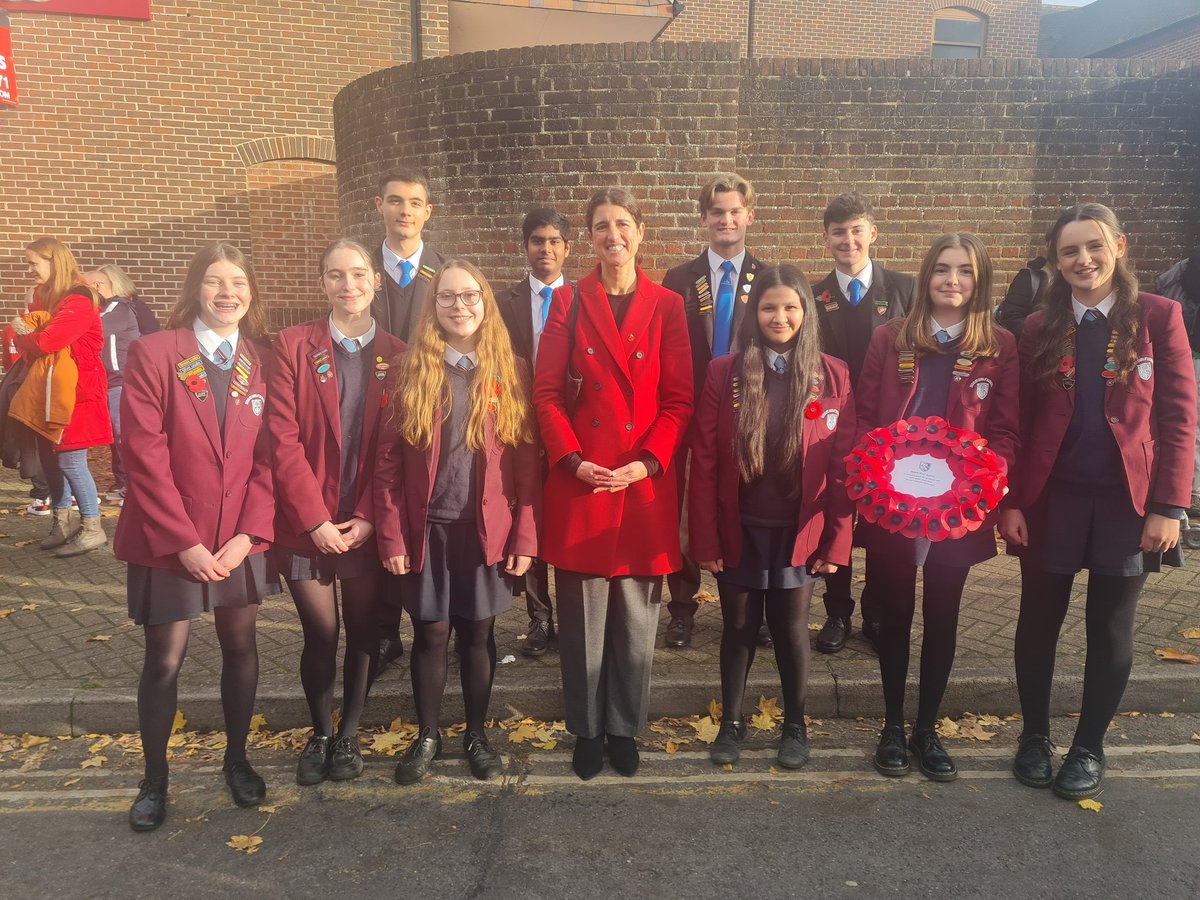 Our student leaders representing <a href="/DidcotGirls/">Didcot Girls' School</a> and <a href="/StBirinusSchool/">St Birinus School</a> with real prolide this morning. #dgspride #sbspride