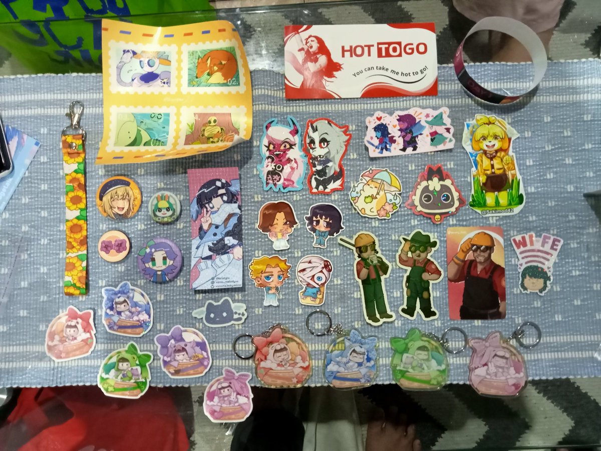 peachyantlers's tweet photo. My entire #comifurof19 haul!! These includes some freebies I've gotten + separate day 1 and day 2 hauls
Thank you so much again to everyone who came to say hi! It was nice meeting you guys :D https://t.co/HdvHB7WU9v