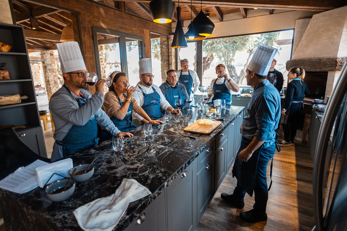 AlgodonLife's tweet photo. ¿Querés llevarte un sabor único de tu estadía?✨️

En Algodon Wine Estates ofrecemos una experiencia exclusiva donde, junto a nuestro chef Gastón Langlois, podés aprender los secretos de una cocina de alto nivel👨🏻‍🍳

¿Te animás a vivir esta aventura culinaria?
#chef #clasedecocina https://t.co/T7tj6lSFPs