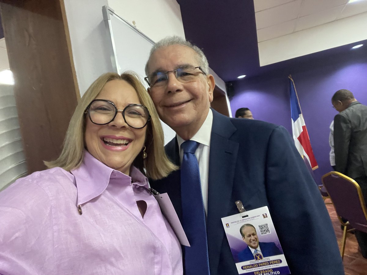 Hoy le pido al Señor salud y larga vida para mi  querido presidente Danilo Medina al cumplir un año más de vida y aprovecho para darle las gracias por sus enseñanzas en la política!! Lo quierooo