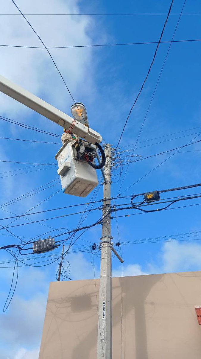 Como todos los días, trabajamos en el mantenimiento de luminarias para que puedas transitar por calles seguras y bien iluminadas. 💡 ¡Que tengan un excelente domingo! 👋🏻

#MéridaContigoEsMejor <a href="/CeciliaPatronL/">Cecilia Patrón Laviada</a> <a href="/AyuntaMerida/">Ayuntamiento Mérida</a>
