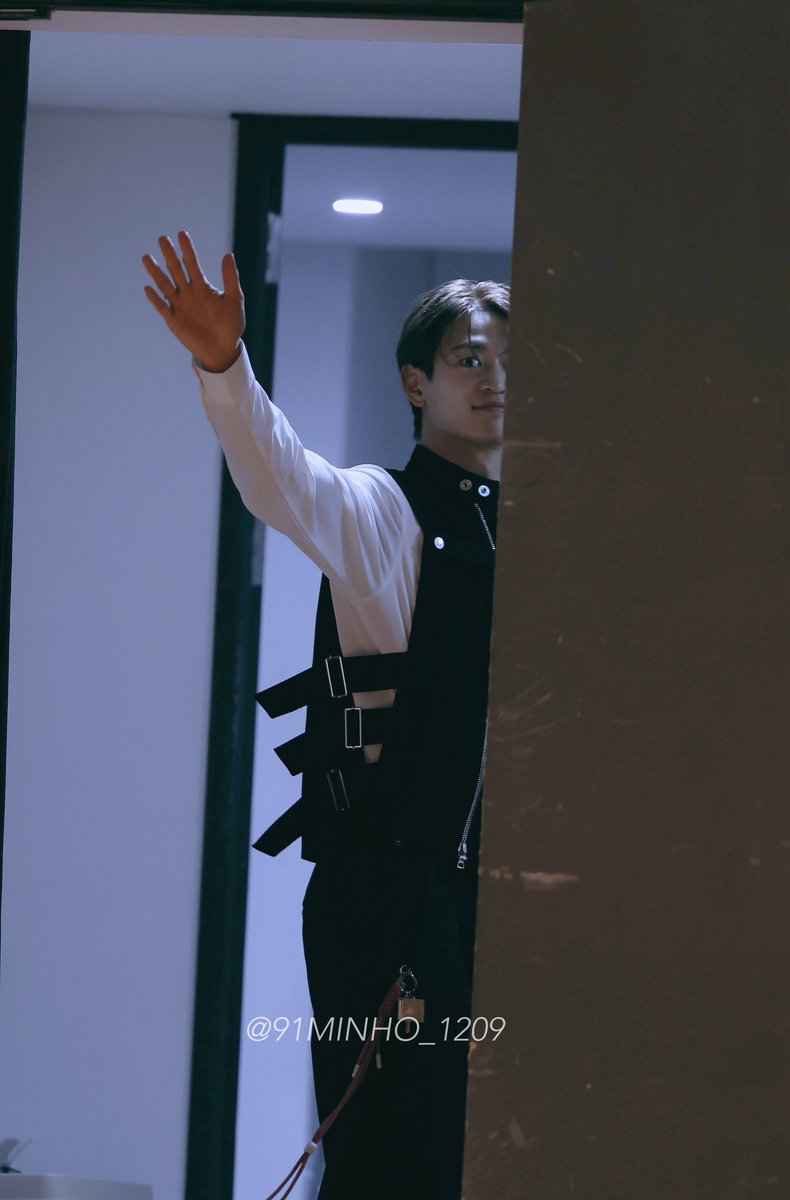241110 민호❤️ 가는순간까지 인사 👋
 #민호 #최민호