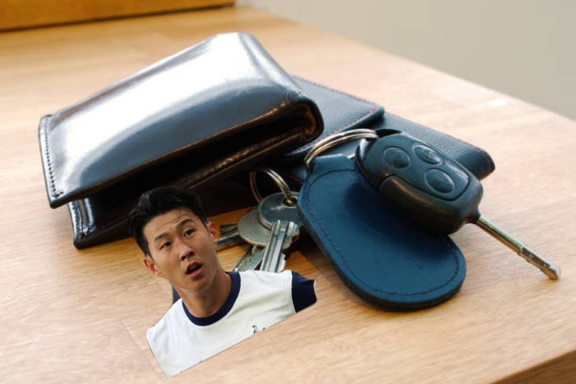 Axel Tuanzebe emptying his pockets when he gets home:

#itfc