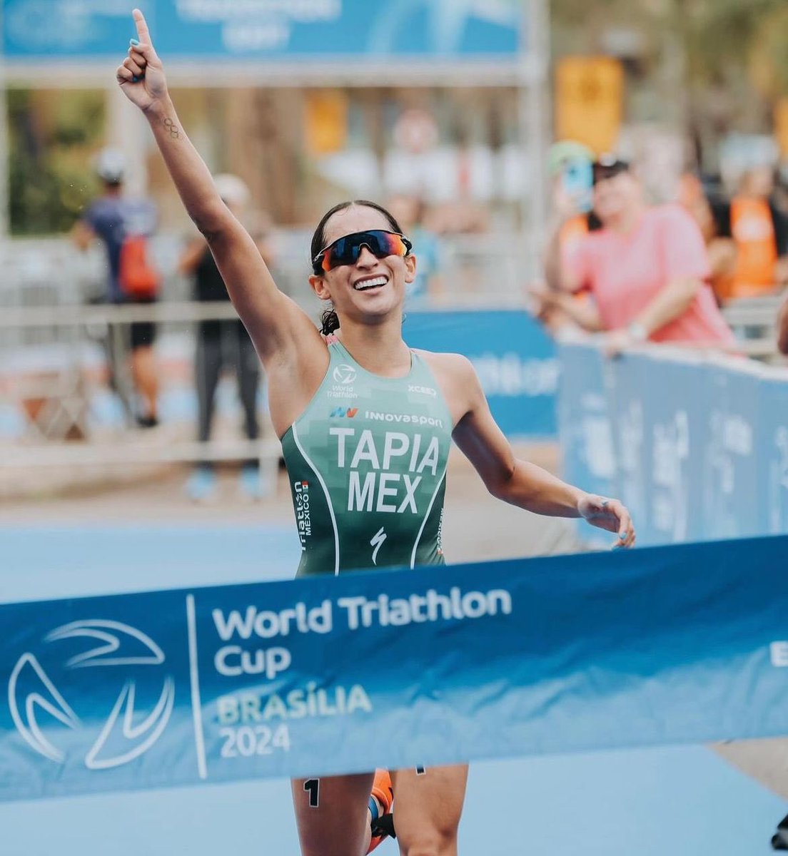 🏅 ¡Rosa María Tapia es de oro!🏅

La H brilla en el deporte mundial, nuestra triatleta Rosa María Tapia Vidal, originaria de Hermosillo, ganó la medalla de oro en la Copa del Mundo de Triatlón en Brasilia, Brasil, con un tiempo impresionante de 59:25. Es su segunda victoria