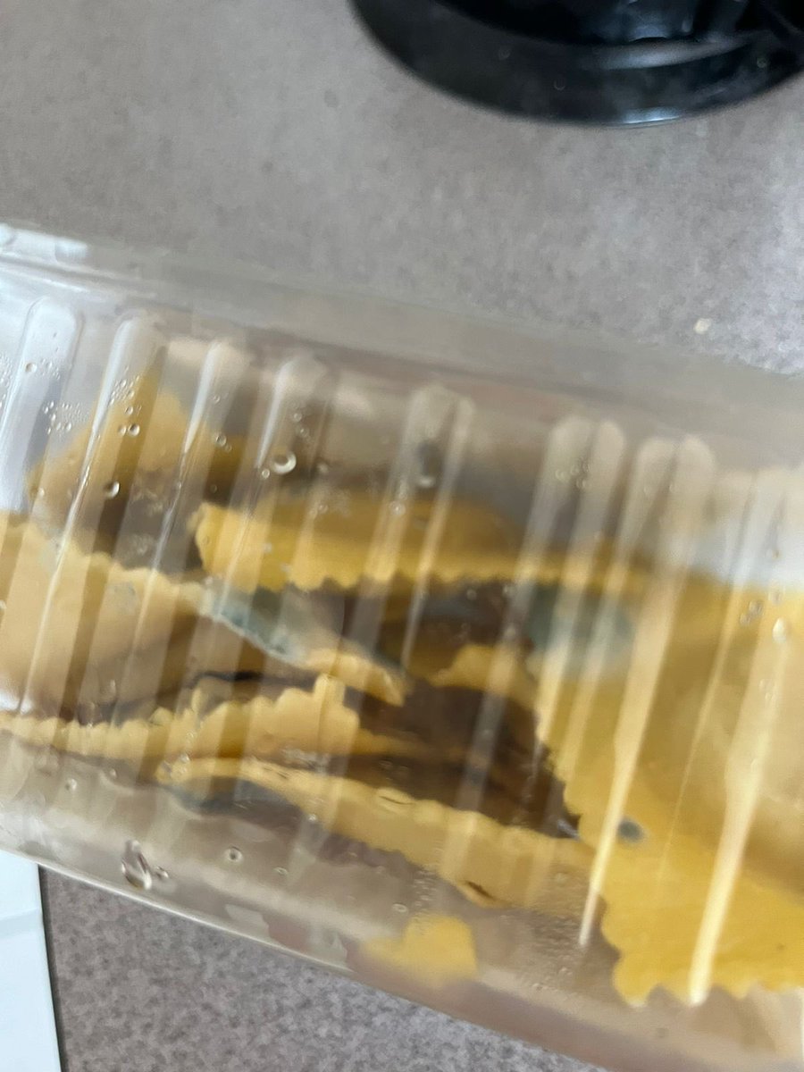 MagdalenaRVP's tweet photo. @TottusChile  hoy realice una compra en TOTTUS de Vivaceta y me encuentro con que el
Producto valentini pastas  viene con hongos. 
Tremendo 🤢 🤮 https://t.co/OmQdbWOwrD