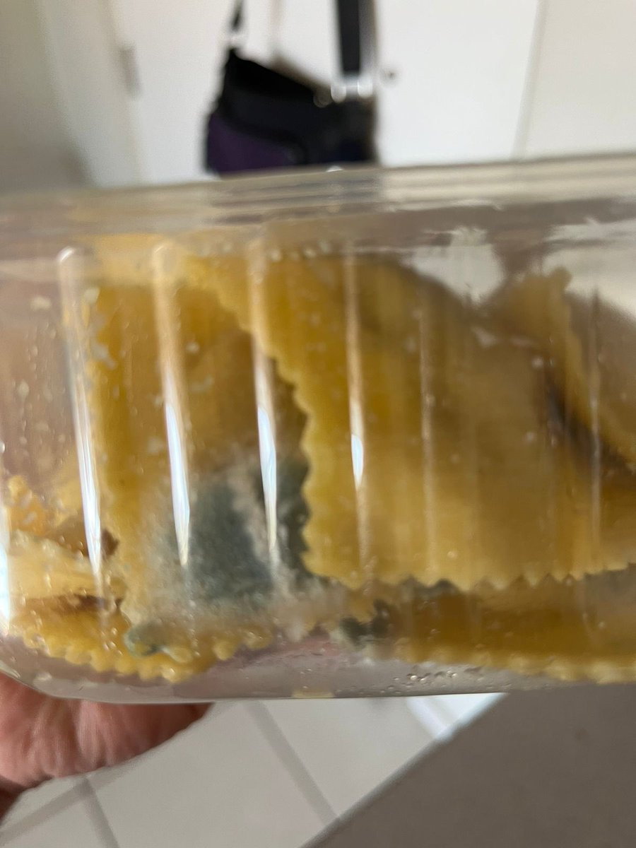 MagdalenaRVP's tweet photo. @TottusChile  hoy realice una compra en TOTTUS de Vivaceta y me encuentro con que el
Producto valentini pastas  viene con hongos. 
Tremendo 🤢 🤮 https://t.co/OmQdbWOwrD
