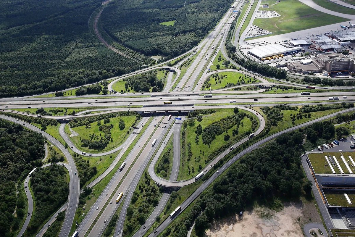 E L H O T Z O tweet media