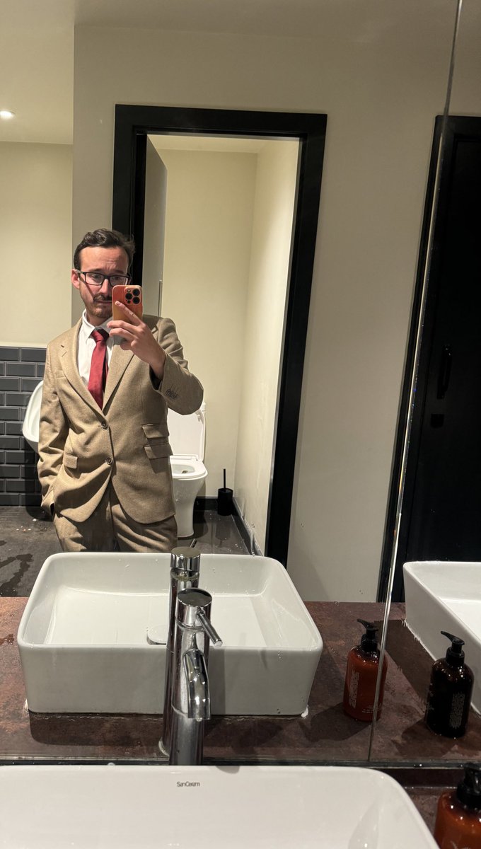 JackSpilo's tweet image. The drunk in my eyes on Friday’s wedding  is a lot 😭😂💀